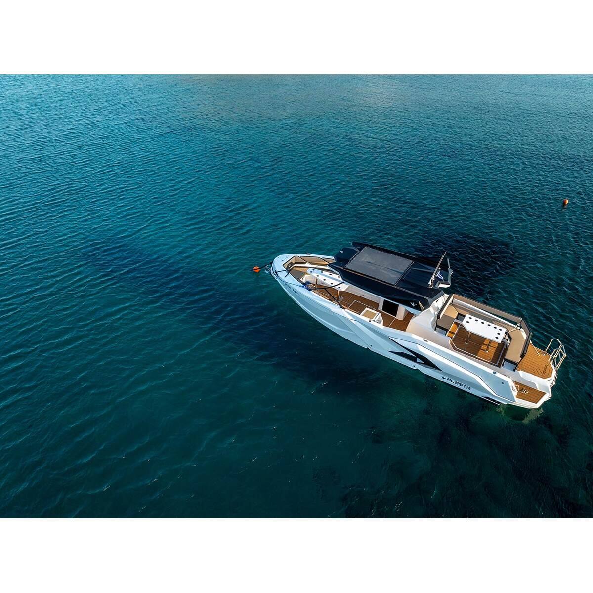 VAI PALM BEACH TO KATO ZAKROS – XEROKAMPOS (SOUTH COAST) MAXIMUM CAPACITY: 8 GUESTS 7,5 HOURS