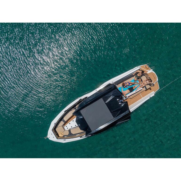 VAI PALM BEACH TO CAVO SIDERO CAPE EASTERNMOST POINT OF CRETE​ MAXIMUM CAPACITY: 8 GUESTS 4 HOURS