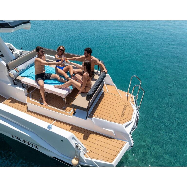 VAI PALM BEACH TO KOUFONISI ISLAND XEROKAMPOS MAXIMUM CAPACITY: 8 guests 7,5 HOURS