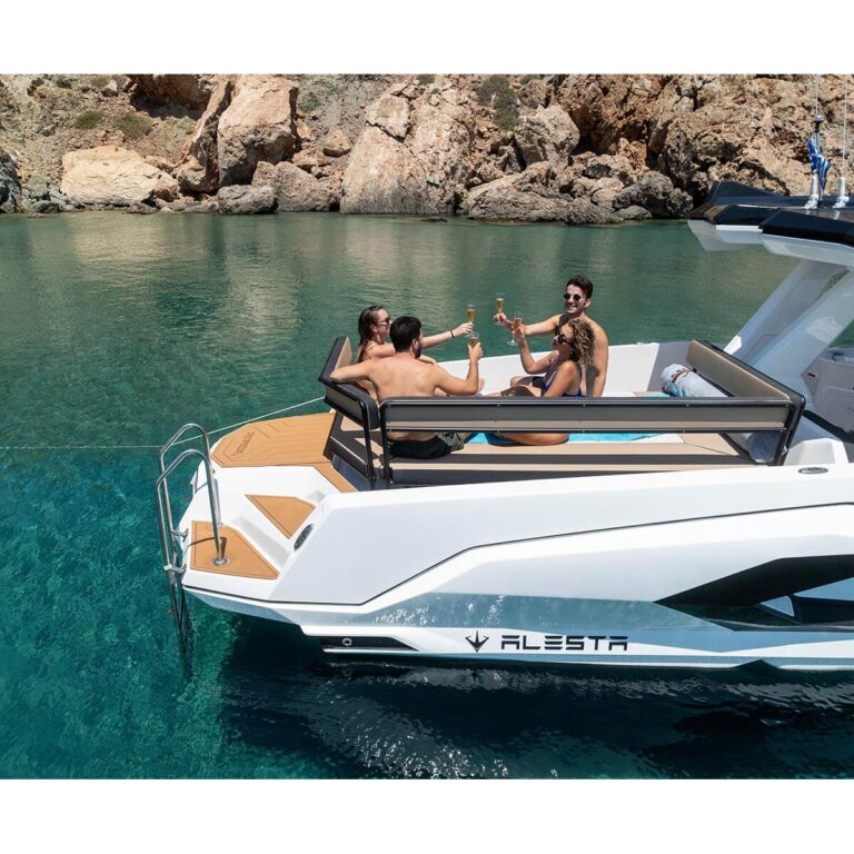 VAI PALM BEACH TO KATO ZAKROS – XEROKAMPOS (SOUTH COAST) MAXIMUM CAPACITY: 8 GUESTS 7,5 HOURS