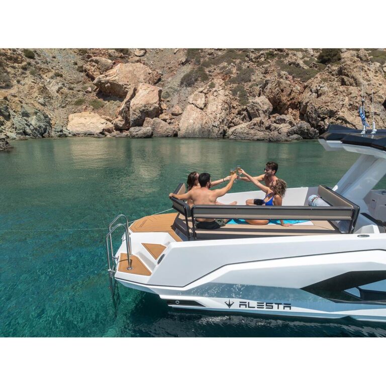 VAI PALM BEACH TO KATO ZAKROS – XEROKAMPOS (SOUTH COAST) MAXIMUM CAPACITY: 8 GUESTS 7,5 HOURS
