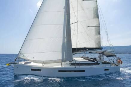 Sailing Boat – Half Day Cruise